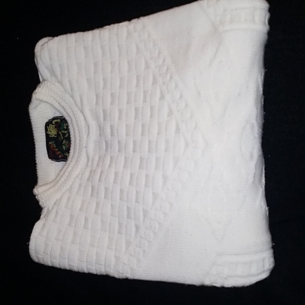 Size L men's white knitted sweater. LIVE Brand.